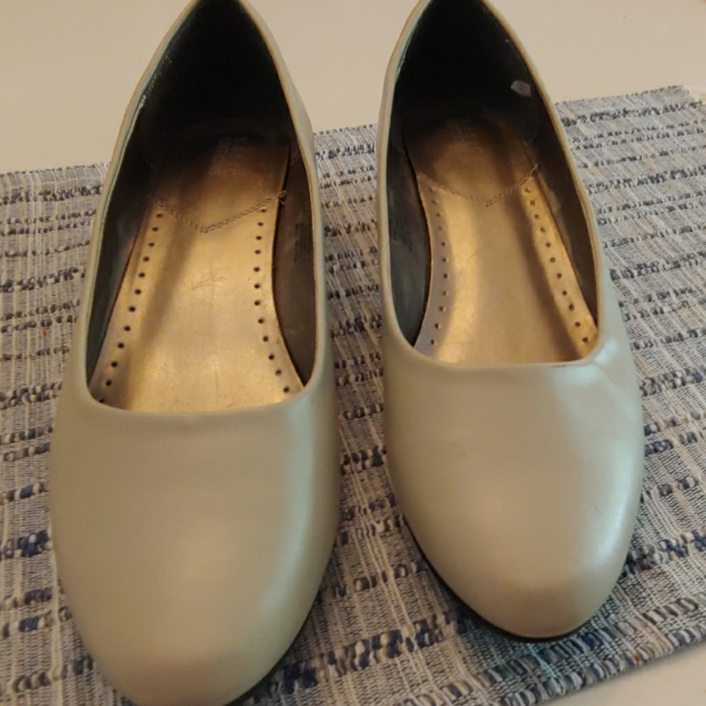 Basic Editions Pumps
